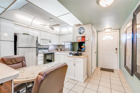 Copropriété à vendre à Pembroke Pines, Floride: 2 chambres, 108.7 m2 № 2193610 - photo 2