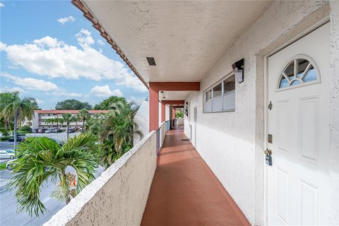 Copropriété à vendre à Pembroke Pines, Floride: 2 chambres, 108.7 m2 № 2193610 - photo 21