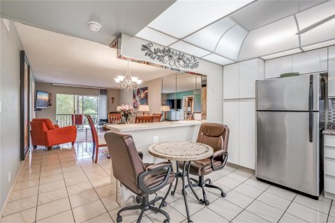 Copropriété à vendre à Pembroke Pines, Floride: 2 chambres, 108.7 m2 № 2193610 - photo 16