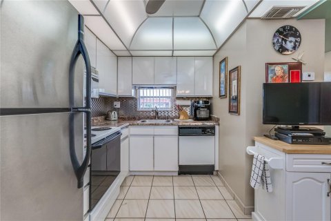 Copropriété à vendre à Pembroke Pines, Floride: 2 chambres, 108.7 m2 № 2193610 - photo 18