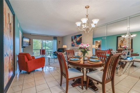 Copropriété à vendre à Pembroke Pines, Floride: 2 chambres, 108.7 m2 № 2193610 - photo 11
