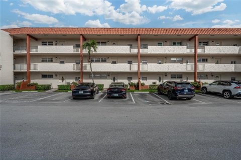 Copropriété à vendre à Pembroke Pines, Floride: 2 chambres, 108.7 m2 № 2193610 - photo 20
