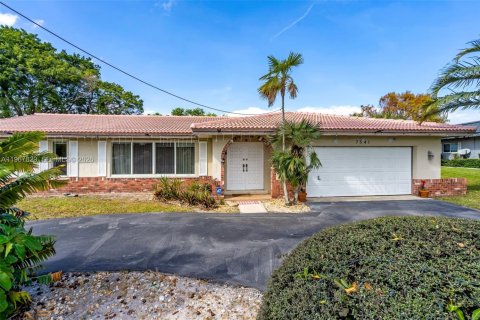 Casa en venta en Plantation, Florida, 4 dormitorios, 207.26 m2 № 2031921 - foto 2