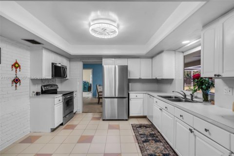 Casa en venta en Plantation, Florida, 4 dormitorios, 207.26 m2 № 2031921 - foto 14