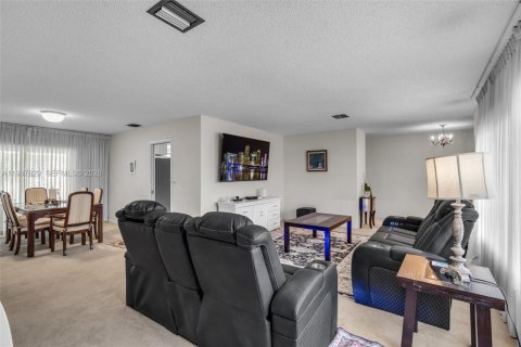 Casa en venta en Plantation, Florida, 4 dormitorios, 207.26 m2 № 2031921 - foto 9