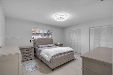 Casa en venta en Plantation, Florida, 4 dormitorios, 207.26 m2 № 2031921 - foto 23