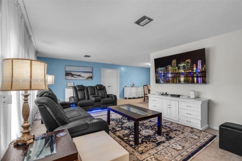 Casa en venta en Plantation, Florida, 4 dormitorios, 207.26 m2 № 2031921 - foto 7