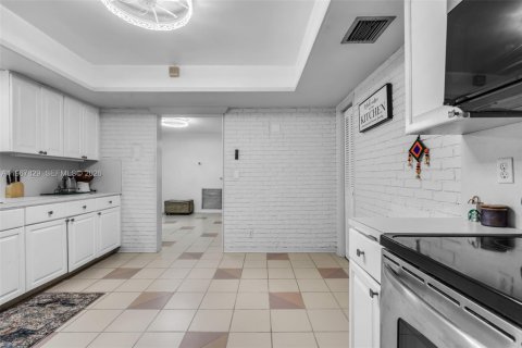 Casa en venta en Plantation, Florida, 4 dormitorios, 207.26 m2 № 2031921 - foto 12