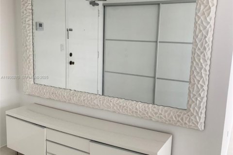 Copropriété à vendre à Sunny Isles Beach, Floride: 2 chambres, 172.43 m2 № 1993428 - photo 4