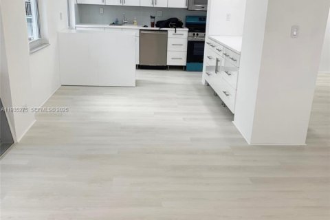 Copropriété à vendre à Sunny Isles Beach, Floride: 2 chambres, 172.43 m2 № 1993428 - photo 10