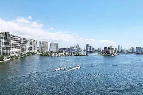 Copropriété à vendre à Sunny Isles Beach, Floride: 2 chambres, 172.43 m2 № 1993428 - photo 1