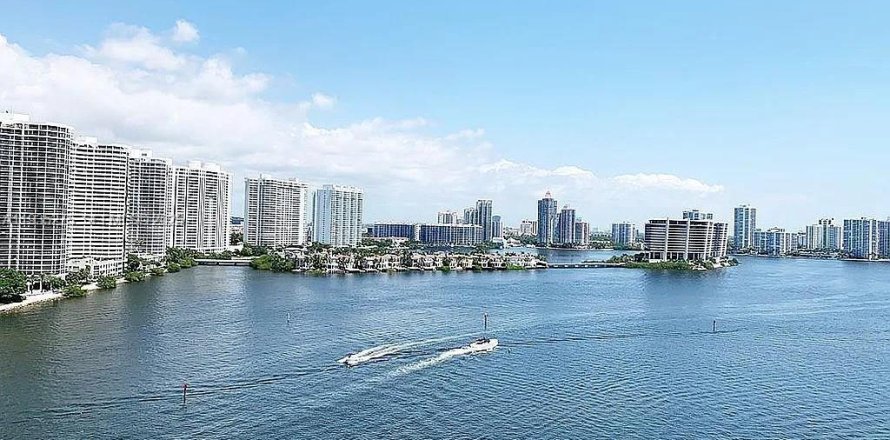 Condo à Sunny Isles Beach, Floride, 2 chambres  № 1993428