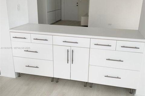 Copropriété à vendre à Sunny Isles Beach, Floride: 2 chambres, 172.43 m2 № 1993428 - photo 11