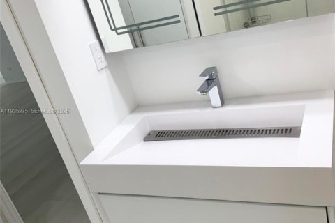 Copropriété à vendre à Sunny Isles Beach, Floride: 2 chambres, 172.43 m2 № 1993428 - photo 20