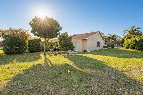 House in Deerfield Beach, Florida 2 bedrooms, 127.09 sq.m. № 2033320 - photo 11