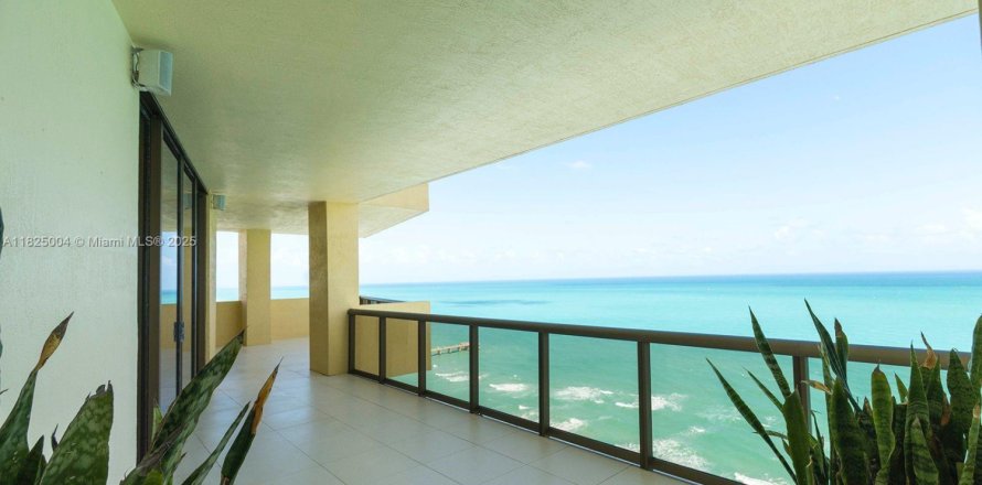 Condo à Sunny Isles Beach, Floride, 3 chambres № 1794228