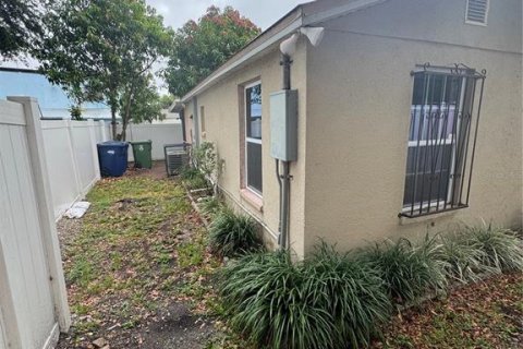 Casa en alquiler en Tampa, Florida, 2 dormitorios, 102.19 m2 № 2118263 - foto 29