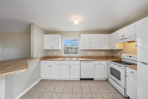 Villa ou maison à louer à New Port Richey, Floride: 3 chambres, 111.48 m2 № 1901609 - photo 6