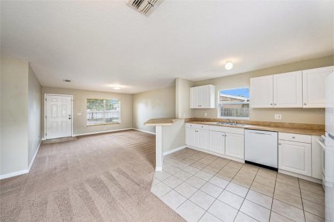 Villa ou maison à louer à New Port Richey, Floride: 3 chambres, 111.48 m2 № 1901609 - photo 7