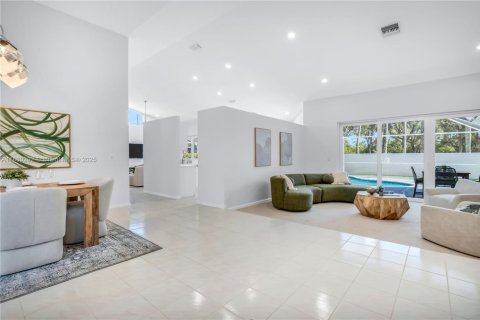 Villa ou maison à vendre à Pembroke Pines, Floride: 4 chambres, 252.32 m2 № 1964501 - photo 4