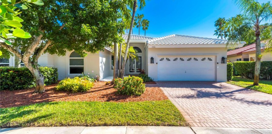 Villa ou maison à Pembroke Pines, Floride 4 chambres, 252.32 m2 № 1964501