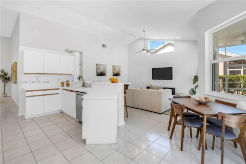 Villa ou maison à vendre à Pembroke Pines, Floride: 4 chambres, 252.32 m2 № 1964501 - photo 14