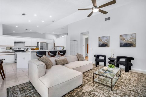 Villa ou maison à vendre à Pembroke Pines, Floride: 4 chambres, 252.32 m2 № 1964501 - photo 15