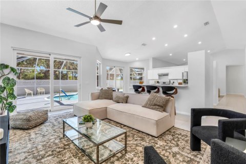 Villa ou maison à vendre à Pembroke Pines, Floride: 4 chambres, 252.32 m2 № 1964501 - photo 9