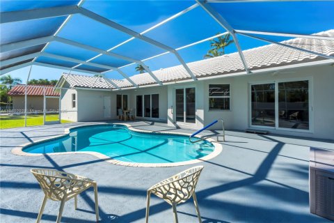 Villa ou maison à vendre à Pembroke Pines, Floride: 4 chambres, 252.32 m2 № 1964501 - photo 2