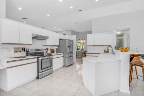 Villa ou maison à vendre à Pembroke Pines, Floride: 4 chambres, 252.32 m2 № 1964501 - photo 12