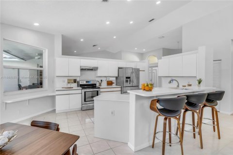 Villa ou maison à vendre à Pembroke Pines, Floride: 4 chambres, 252.32 m2 № 1964501 - photo 13