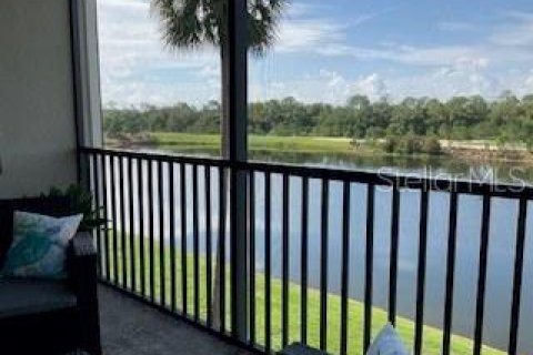 Condo in Bradenton, Florida, 2 bedrooms in LAKEWOOD NATIONAL  № 1774655 - photo 5
