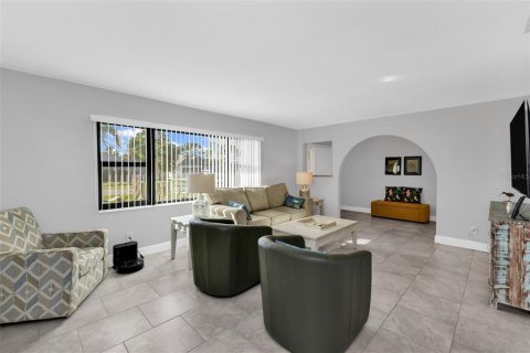 Villa ou maison à vendre à Punta Gorda, Floride: 3 chambres, 182.92 m2 № 2437256 - photo 5