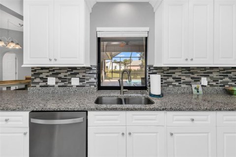 Villa ou maison à vendre à Punta Gorda, Floride: 3 chambres, 182.92 m2 № 2437256 - photo 12