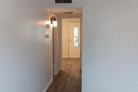 Condominio en alquiler en Seminole, Florida, 2 dormitorios, 81.2 m2 № 2225751 - foto 10