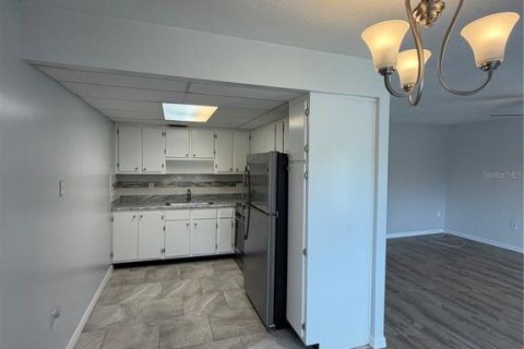 Condominio en alquiler en Seminole, Florida, 2 dormitorios, 81.2 m2 № 2225751 - foto 6