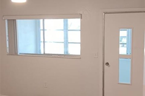 Condominio en alquiler en Seminole, Florida, 2 dormitorios, 81.2 m2 № 2225751 - foto 8