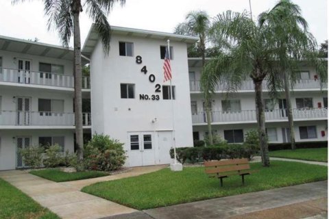 Condo in Seminole, Florida, 2 bedrooms № 2225751