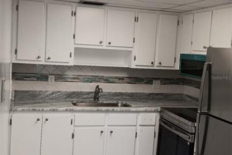 Condominio en alquiler en Seminole, Florida, 2 dormitorios, 81.2 m2 № 2225751 - foto 2
