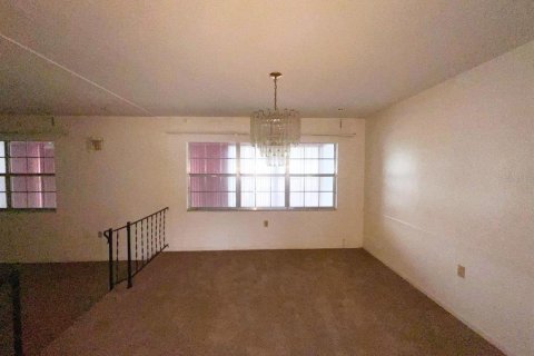 Villa ou maison à vendre à Umatilla, Floride: 4 chambres, 195.93 m2 № 2280421 - photo 5