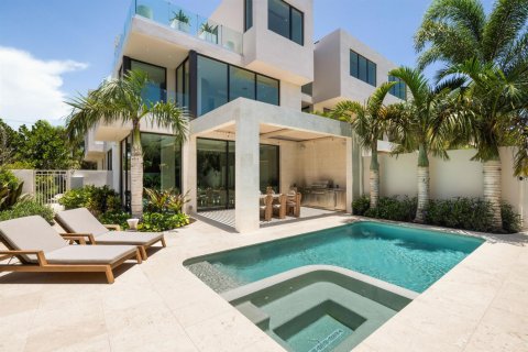 Townhouse in Delray Beach, Florida 4 bedrooms, 348.1 sq.m. № 2261275 - photo 2