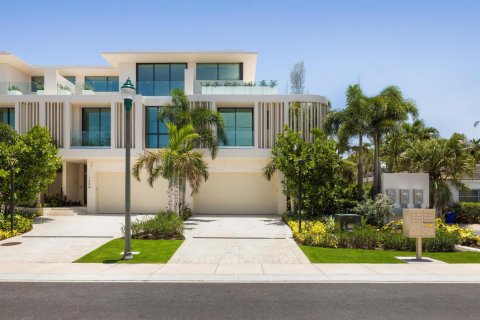 Townhouse in Delray Beach, Florida 4 bedrooms, 348.1 sq.m. № 2261275