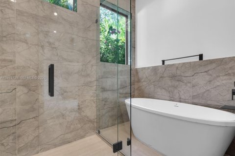 Casa en alquiler en Coral Gables, Florida, 4 dormitorios, 278.52 m2 № 2049453 - foto 19