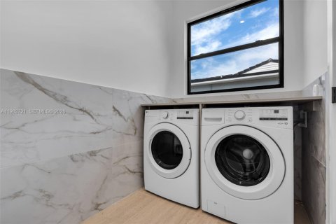 Casa en alquiler en Coral Gables, Florida, 4 dormitorios, 278.52 m2 № 2049453 - foto 21