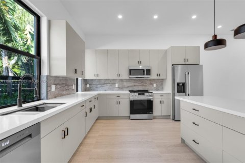 Casa en alquiler en Coral Gables, Florida, 4 dormitorios, 278.52 m2 № 2049453 - foto 11