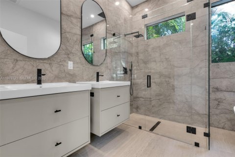 Casa en alquiler en Coral Gables, Florida, 4 dormitorios, 278.52 m2 № 2049453 - foto 18