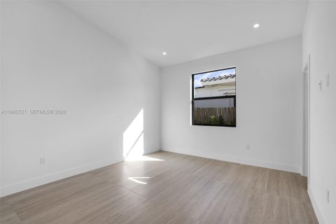 Casa en alquiler en Coral Gables, Florida, 4 dormitorios, 278.52 m2 № 2049453 - foto 14