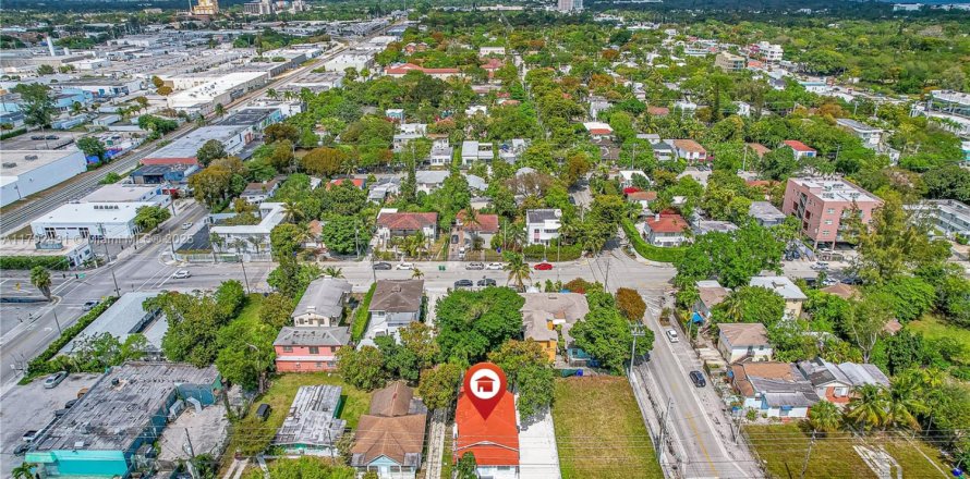 Casa en Miami, Florida 5 dormitorios, 141.21 m2 № 1863630