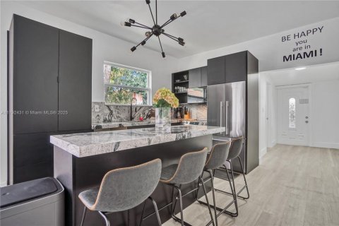 Casa en venta en Miami, Florida, 5 dormitorios, 141.21 m2 № 1863630 - foto 14