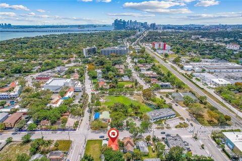 Casa en venta en Miami, Florida, 5 dormitorios, 141.21 m2 № 1863630 - foto 3
